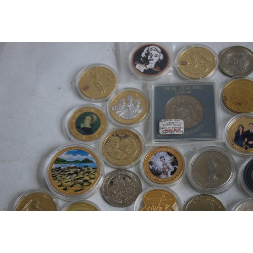 62 - A COLLECTION OF MODERN COMMEMORATIVE CROWN SIZED COINS, to include issues from Fiji, New Zealand, Co... 