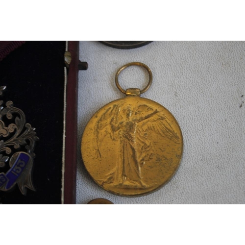 75 - A WWI MEDAL TRIO comprising 1914/15 Star, BWM and Victory named 