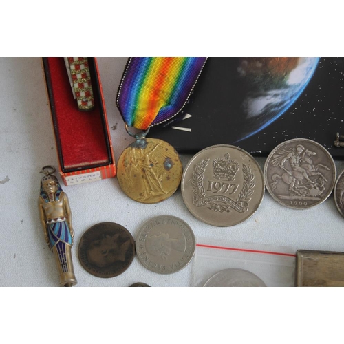 77 - A PAIR OF WWI MEDALS, NAMED TO 