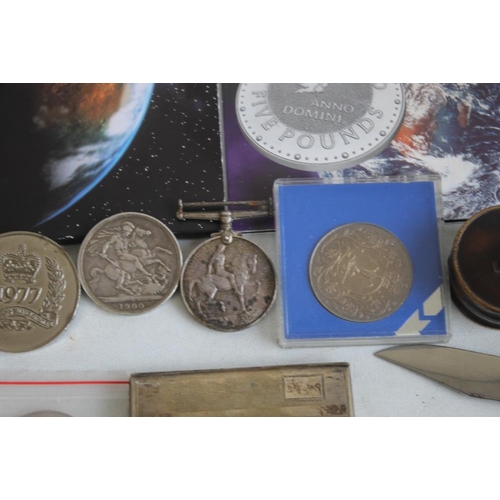 77 - A PAIR OF WWI MEDALS, NAMED TO 