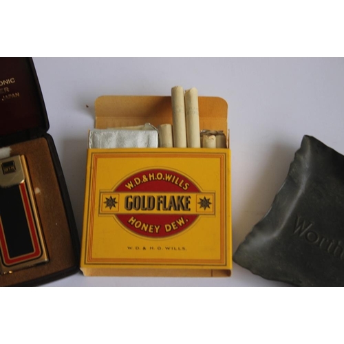 89 - A PACKET OF W.D. & H.O. WILLS GOLD FLAKE HONEY DEW CIGARETTES containing 18 of the original cigarett... 