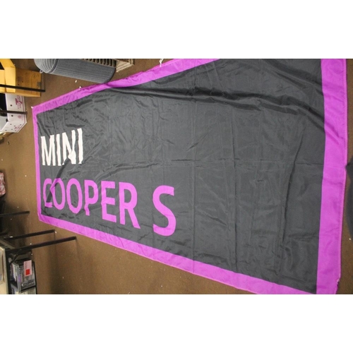 91 - A MINI COOPER ORIGINAL DEALERS SHOWROOM BANNER, in purple, black and white approx. 145 x 350 cm