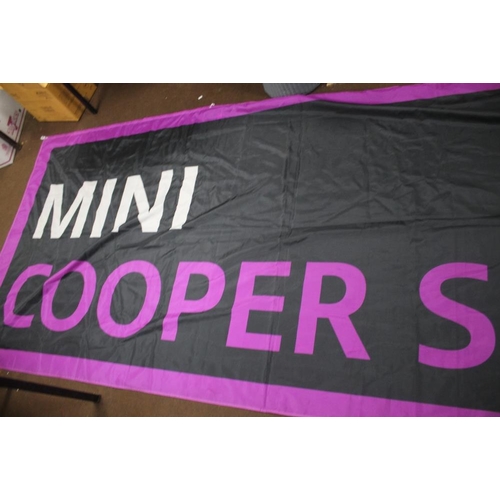 91 - A MINI COOPER ORIGINAL DEALERS SHOWROOM BANNER, in purple, black and white approx. 145 x 350 cm