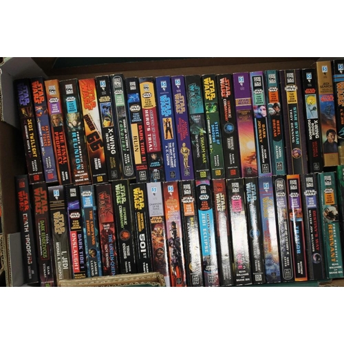 46 - A QUANTITY OF STAR WARS PAPERBACK BOOKS / NOVELS, published by Lucas Books, Bantam Books, Del Ray, (... 