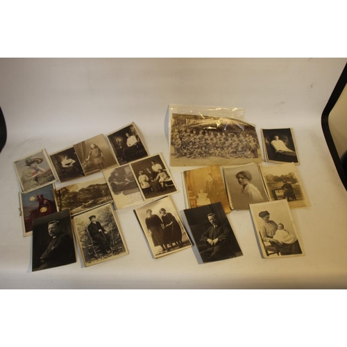 277 - A SMALL BOX OF MAINLY 19TH AND 20TH CENTURY PHOTOGRAPHS to include portraits, buildings, groups etc.... 