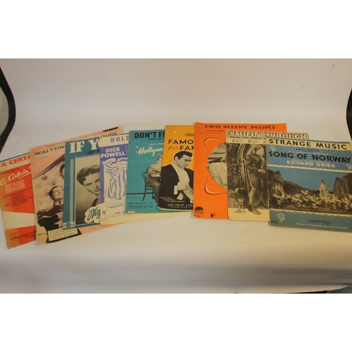 285 - A BOX OF MISCELLANEOUS SHEET MUSIC to include both classical and popular music, Frank Sinatra, Pat B... 