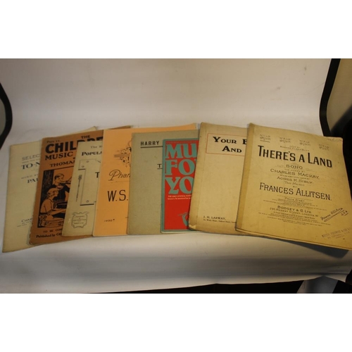 285 - A BOX OF MISCELLANEOUS SHEET MUSIC to include both classical and popular music, Frank Sinatra, Pat B... 