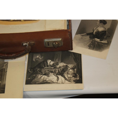 319 - A SMALL SUITCASE CONTAINING A QUANTITY OF ETCHINGS AND ENGRAVINGS, to include religious interest