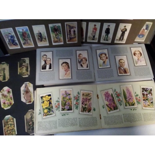 204 - A QUANTITY OF ALBUMS OF CIGARETTE CARDS, to include Wild Flowers, Fresh Water Fish, Natural Flags, R... 