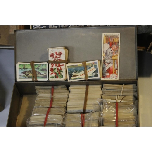 213 - A COLLECTION OF CIGARETTE AND TEA CARDS WITH A SMALL QUANTITY OF MINOR EPHEMERA