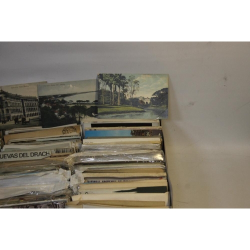 221 - A COLLECTION OF MIXED VINTAGE POSTCARDS BRITISH AND CONTINENTAL SUBJECTS, to include Transport, Comi... 