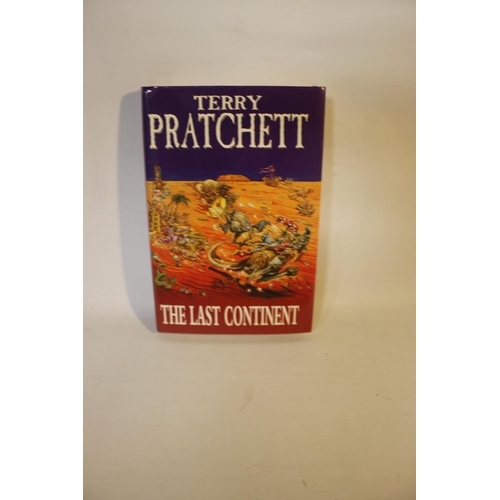 16 - TERRY PRATCHETT SIGNED - 'THE LAST CONTINENT', Doubleday, reprint 1998, dedication reads 