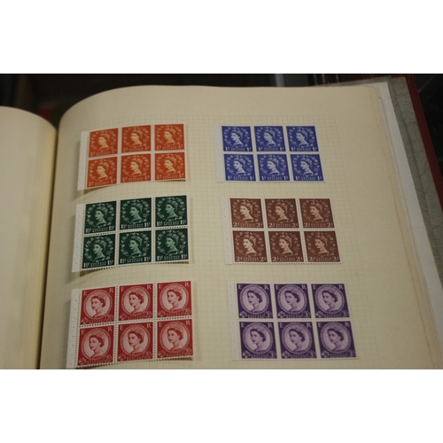 264 - STAMPS - GREAT BRITAIN 1,000 IN 9 ALBUMS FROM KG5, including P.V.C £1 (Fu) KG6 complete with blocks,... 