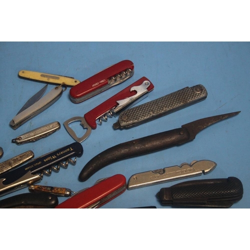 144 - VINTAGE PENKNIFE'S AND POCKET KNIFES INCLUDES SOME MILITARY ISSUES