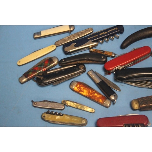 144 - VINTAGE PENKNIFE'S AND POCKET KNIFES INCLUDES SOME MILITARY ISSUES