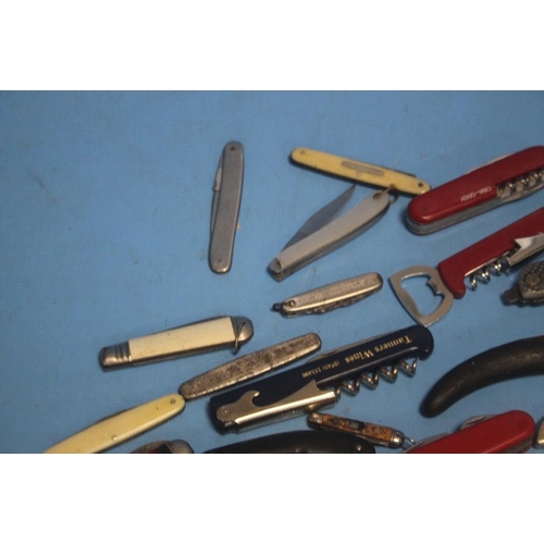 144 - VINTAGE PENKNIFE'S AND POCKET KNIFES INCLUDES SOME MILITARY ISSUES