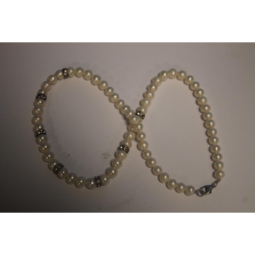 149 - A PEARL STYLE KNECKLACE