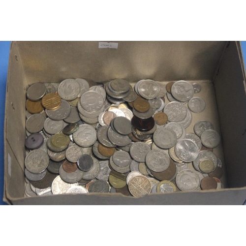 155 - A QUANTITY OF BRITISH AND FOREIGN COINS