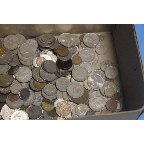 155 - A QUANTITY OF BRITISH AND FOREIGN COINS