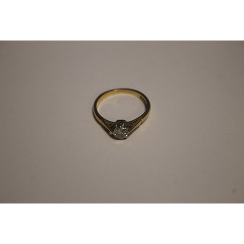 157A - A DIAMOND SOLITAIRE RING IN 18 CT GOLD MOUNT