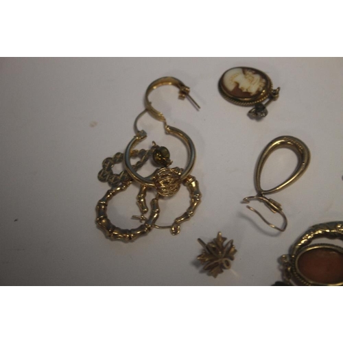 167 - A QUANTITY OF 9CT GOLD AND YELLOW METAL EARINGS ETC (APPROX WEIGHT 15.6 GRAMS)