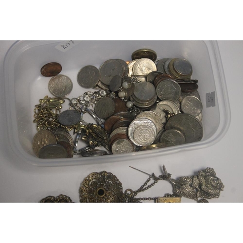 173 - A QUANTITY OF ASSORTED COINS, COSTUME JEWELLERY ETC