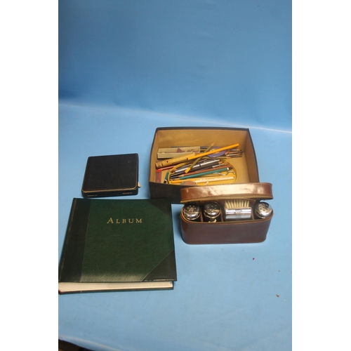 214 - A BOX OF COLLECTABLES TO INCLUDE PHOTOGRAPH ALBUM, A BRUSH AND COMB SET, ETC