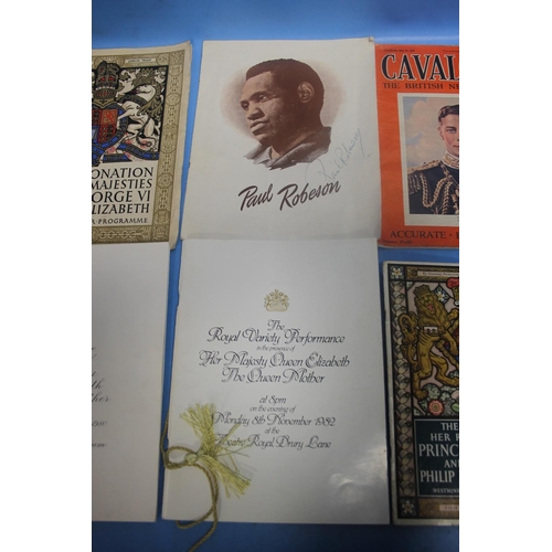 216 - A TRAY OF EPHEMERA TO INCLUDE PRINCESS ELIZABETH AND PHILLIP MOUNT BATTEN WEDDING PROGRAMME, SOUVENI... 