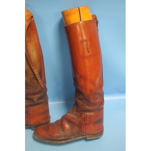 226 - A PAIR OF ANTIQUE LEATHER RIDING BOOTS AND TREES POSSIBLY WORLD WAR 1 OFFICERS