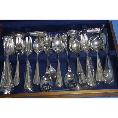 262 - A CASED CANTEEN OF CUTLERY