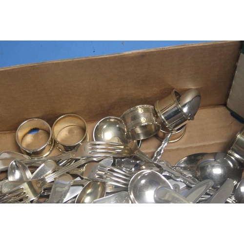 283 - A COLLECTION OF WHITE METAL ITEMS TO INCLUDE NAPKIN RINGS