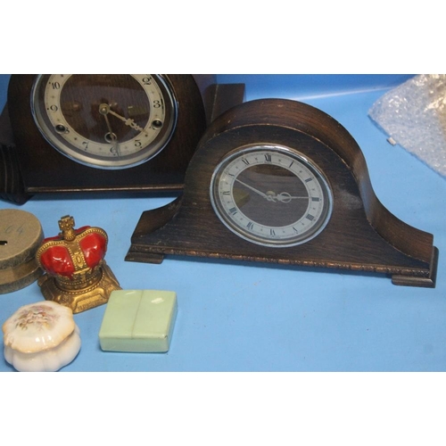 343 - A QUANTITY OF ASSORTED CLOCKS AND COLLECTIBLES