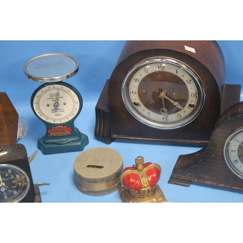 343 - A QUANTITY OF ASSORTED CLOCKS AND COLLECTIBLES