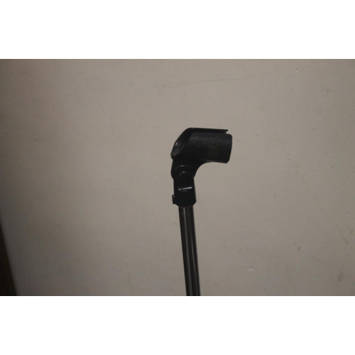 425 - A MICROPHONE STAND