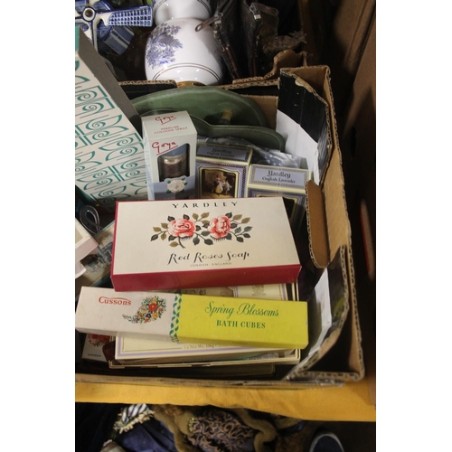 436 - A BOX OF VINTAGE PERFUME, COSMETICS, GIFTSETS ETC TO INCLUDE YARDLEY GOYA 4711 EAU D COLOGNE ETC