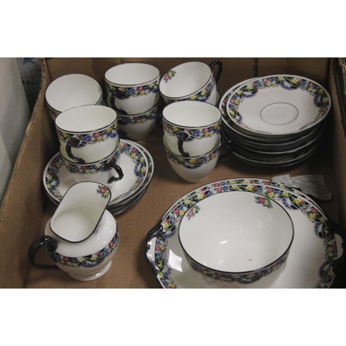 495 - A TRAY OF ROYAL DOULTON TEA AND DINNERWARE (TRAYS NOT INCLUDED)