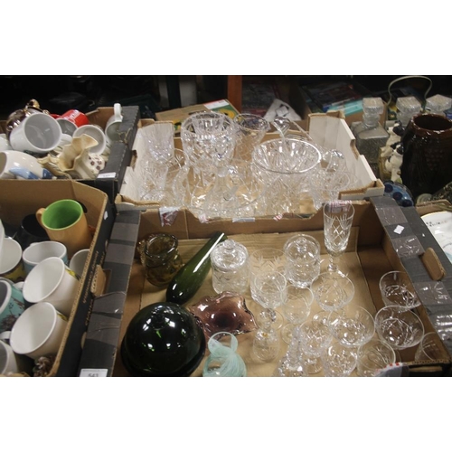 543 - TWO TRAYS OF GLASSWARE TO INCLUDE CUT GLASS (TRAYS NOT INCLUDED)