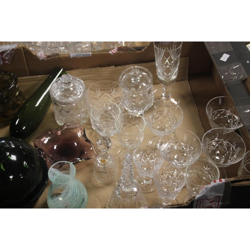 543 - TWO TRAYS OF GLASSWARE TO INCLUDE CUT GLASS (TRAYS NOT INCLUDED)