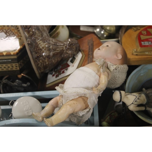 571 - A TRAY OF COLLECTABLES TO INCLUDE A ANTIQUE DOLL (TRAYS NOT INCLUDED)