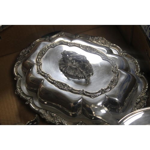 575 - A TRAY OF PLATED WARE TO INCLUDE TWO SILVER PLATED TUREENS, A CLOCK AND A CRUET BASE