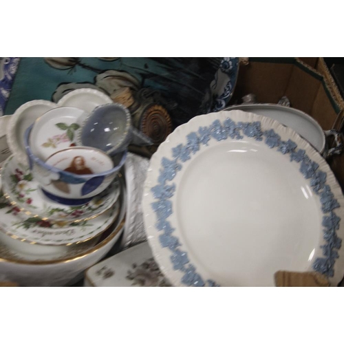 579 - TWO TRAYS OF CERAMICS TO INCLUDE A VICTORIAN TEASET (TRAYS NOT INCLUDED)