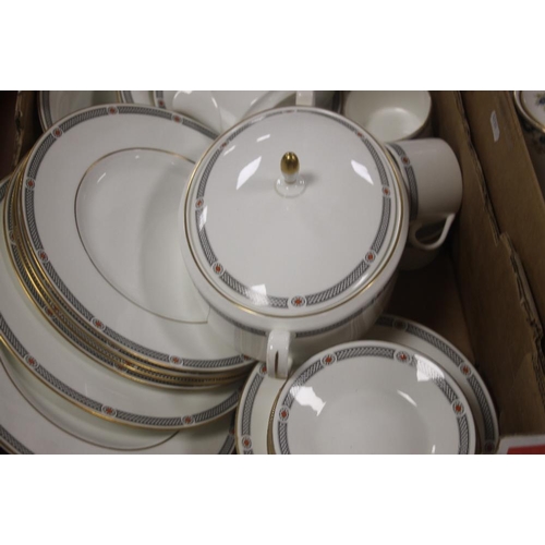 604 - A COALPORT COPLEY DINNERWARE