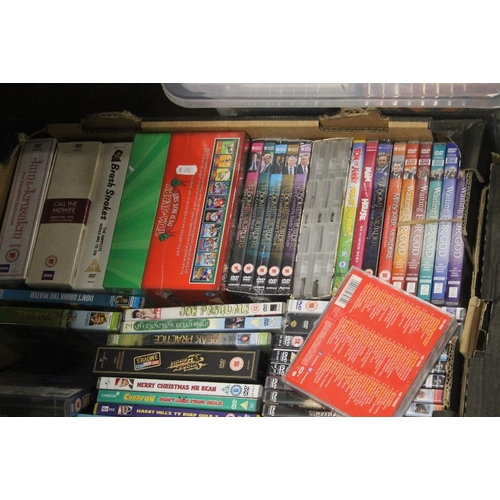 609 - A QUANTITY OF CD'S AND DVD'S