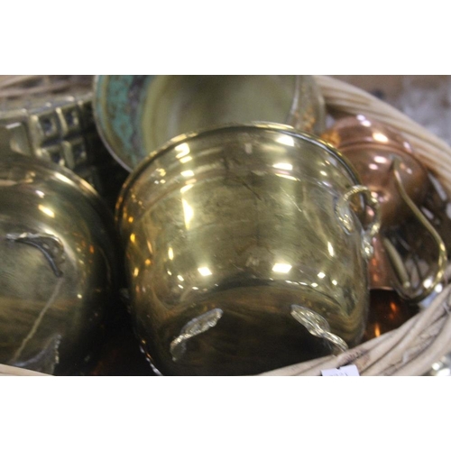 622 - A BASKET OF ASSORTED METALWARE TOGETHER WITH A COAL BOX