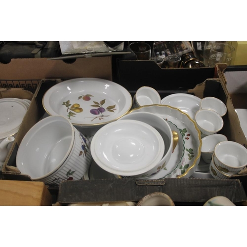 648 - A TRAY OF ROYAL WORCESTER EVESHAM TEA AND DINNERWARE (TRAYS NOT INCLUDED)