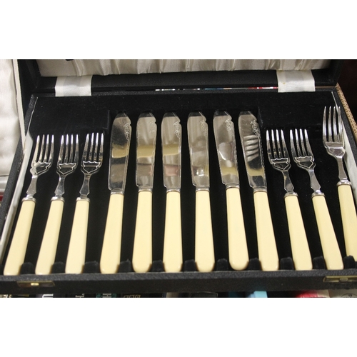 546 - A TRAY OF COLLECTIBLES AND FLATWARE TO INCLUDE A SEIKO WALL CLOCK DRESSING TABLE SET, BONE HANDLED K... 