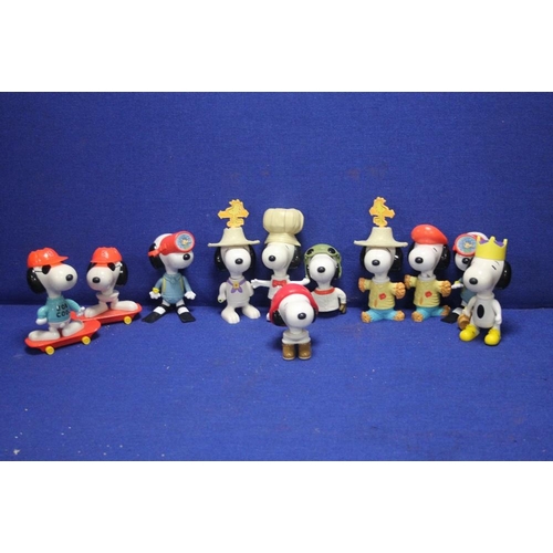 100 - A COLLECTION OF SNOOPY PLASTIC FIGURES