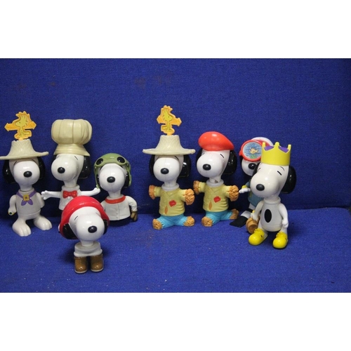 100 - A COLLECTION OF SNOOPY PLASTIC FIGURES