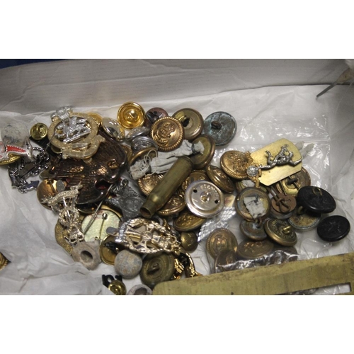 117 - A BOX OF MILITARY TYPE BUTTONS AND BADGES