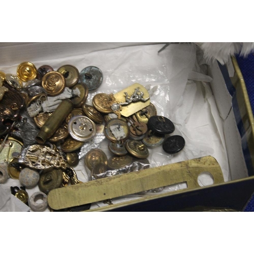 117 - A BOX OF MILITARY TYPE BUTTONS AND BADGES